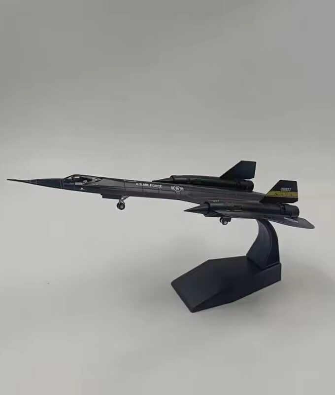 AeroElite SR-71 Blackbird 1:144 Die-Cast Edition