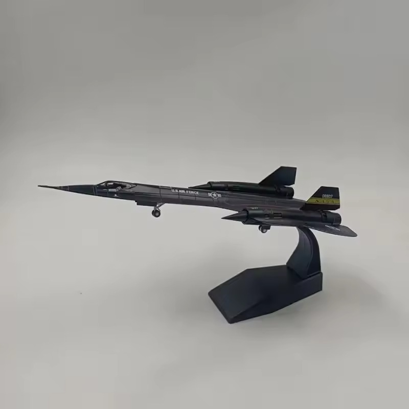 AeroElite SR-71 Blackbird 1:144 Die-Cast Edition